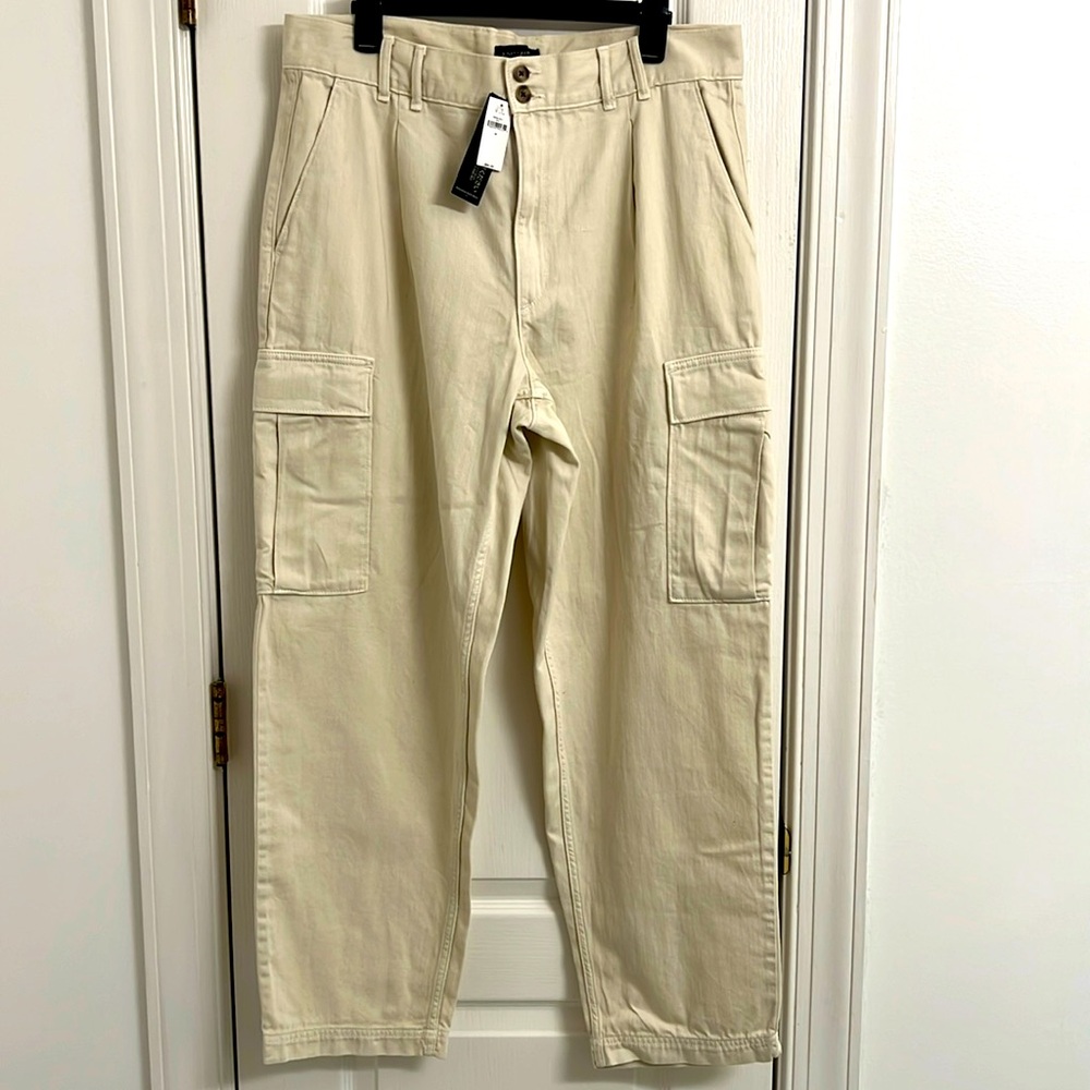 Banana Republic Cargo Pants (Color-Cream)